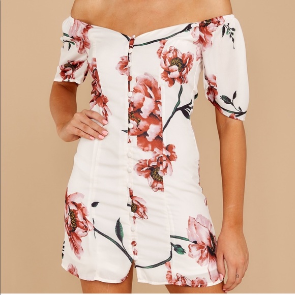 Red Dress Boutique Dresses & Skirts - Red Dress Boutique white floral print dress